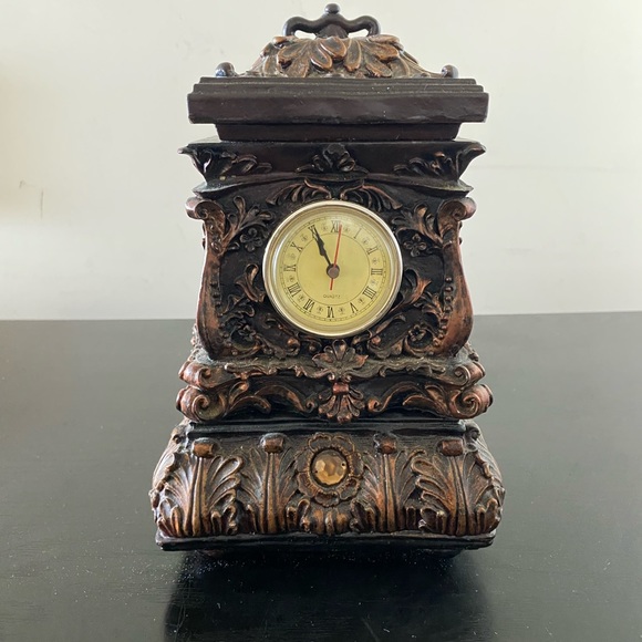 Vintage box w/ clock. - Picture 4 of 6